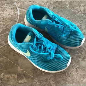 Nike • girl’s sneakers • size 2